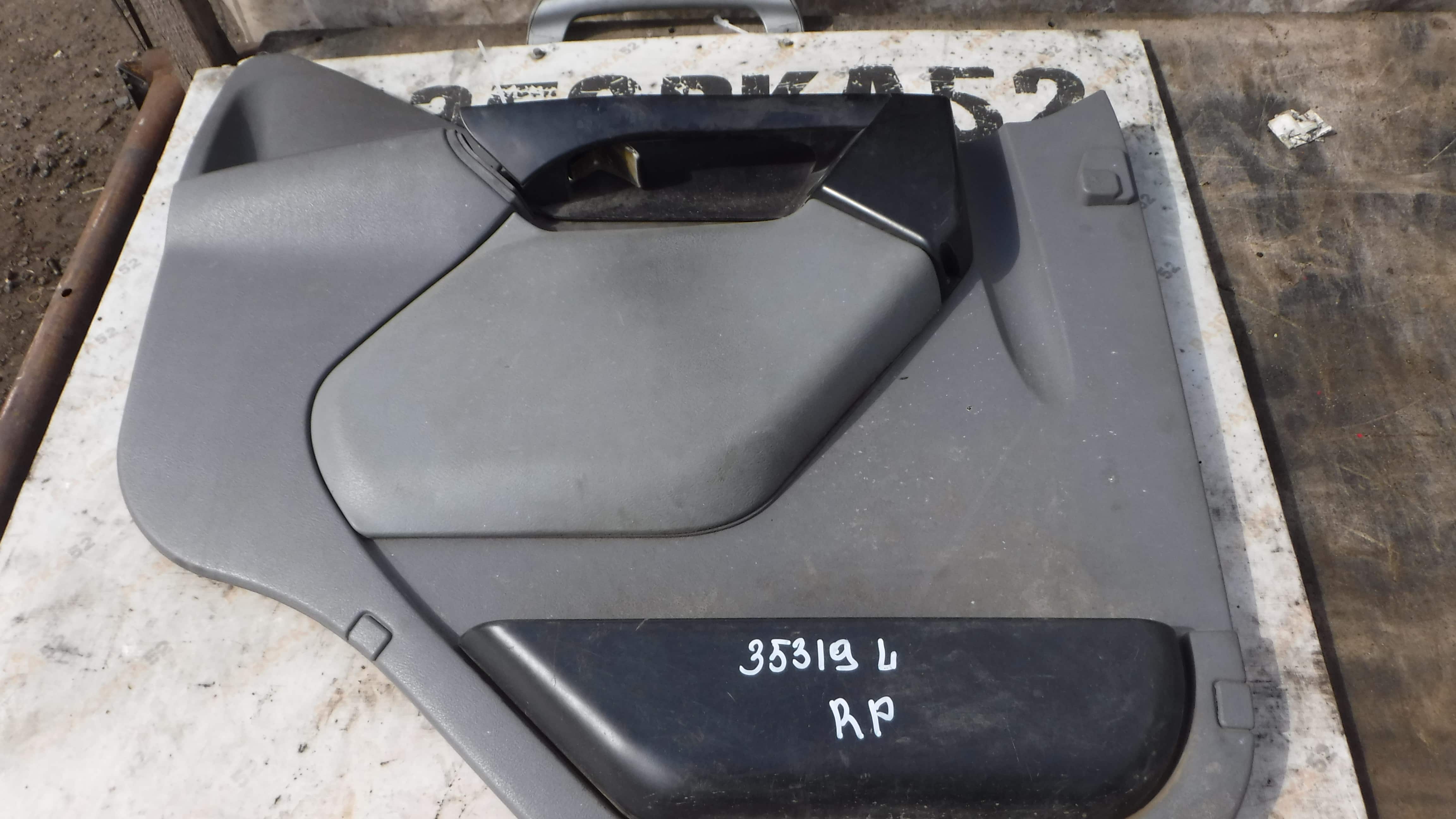 Обшивка двери левая 5010225424 Рено премиум Renault Premium DCI320 2005